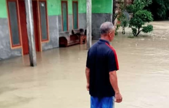 Hujan Deras Guyur Lamongan Sebabkan Banjir Akibat Luapan Sungai di Desa Pamotan