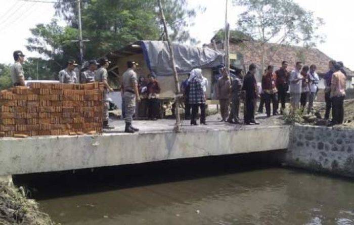 Jembatan Kasbah Terlalu Rendah, Dewan Probolinggo Tuding Dinas Perizinan Lalai 