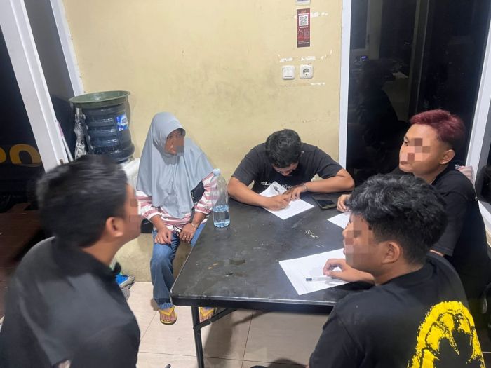 Polres Gresik Amankan Puluhan Remaja Konvoi SOTR di Kebomas, 3 Orang Kedapatan Konsumsi Miras