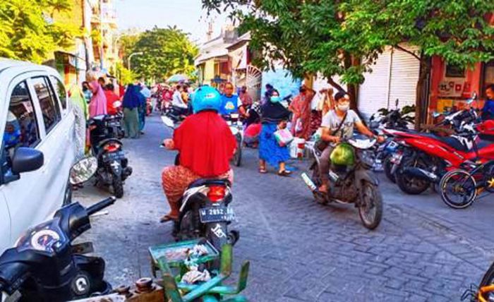 Pasar Kedanyang Ditutup Sementara, Pedagang Tumpah Ruah di Jalan