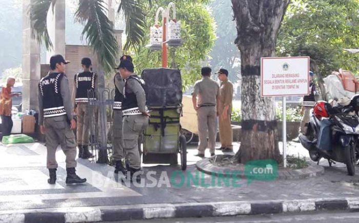 Bagai Semut Mencari Gula, Diskop Gresik Akui Kesulitan Tertibkan PKL