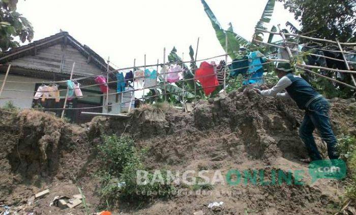 Longsor di Banjarsari Bojonegoro Makin Parah, Satu Rumah Warga Amblas ke Sungai