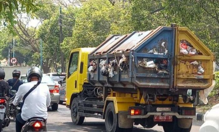 Sampah Menumpuk di Tepi Jalan, DLH Gresik Akui Desa Ambeng-Ambeng Belum Masuk Layanan Persampahan
