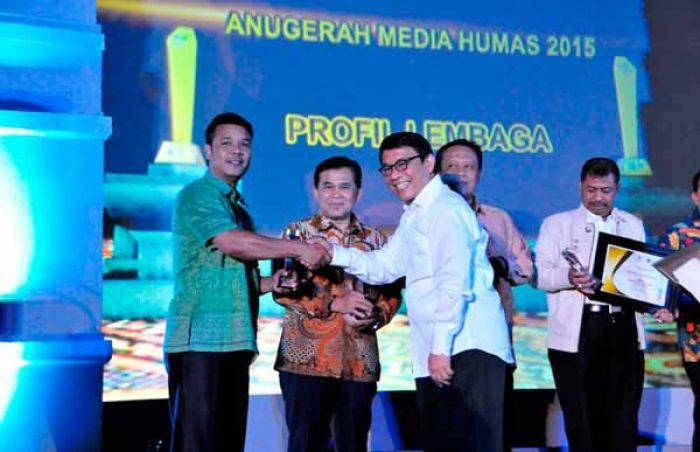 Bagian Humas Pemkot Surabaya, Raih Dua Penghargaan di AMH 2015