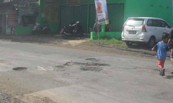 Infrastruktur Berupa Jalan di Kecamatan Sokaraja Banyak yang Rusak, Aktivitas Warga Terganggu