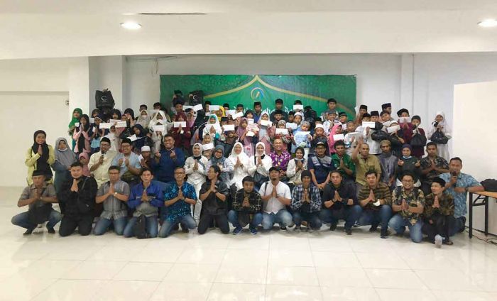 Berbagi Kebahagiaan, Jurnalis Pokja Grahadi Ajak Puluhan Yatim Belanja