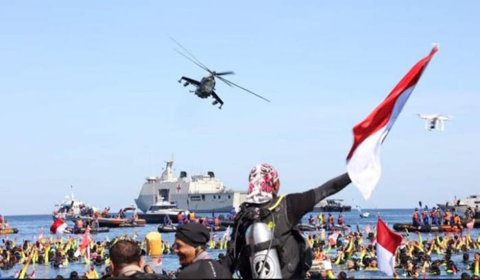Pemecahan GWR oleh WASI, Petinggi TNI dan Polri Semangati Penyelam di Pantai Manado