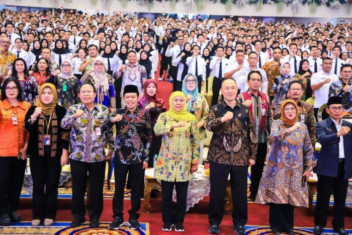 4.172 CPNS dan PPPK Pemprov Terima SK Pengangkatan, Gubernur Jatim Tekankan 3 Hal ini 4.172 CPNS dan PPPK Pemprov Terima SK Pengangkatan, Gubernur Jatim Tekankan 3 Hal ini