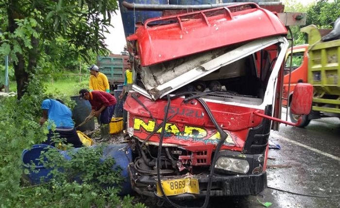 Sopir Diduga Mengantuk, Truk Hantam Dua Kendaraan di Jombang