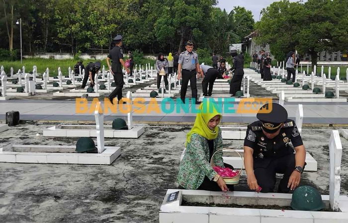 Lanjutkan Peringatan HBP ke-60, Rutan Magetan Gelar Tabur Bunga ke Taman Makam Pahlawan