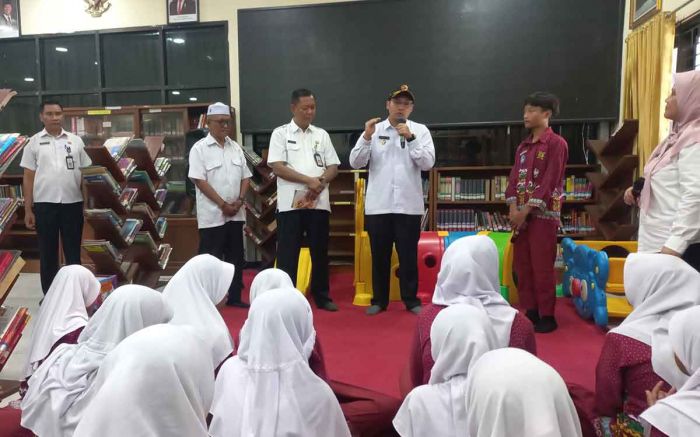 Kunjungi Perpustakaan Daerah, Wakil Bupati Mojokerto Dorong Minat Baca Anak