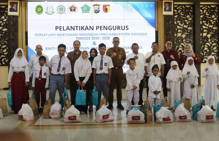 Pelantikan Pengurus PWI Sidoarjo 2025-2028 Dibarengi Baksos Pelantikan Pengurus PWI Sidoarjo 2025-2028 Dibarengi Baksos