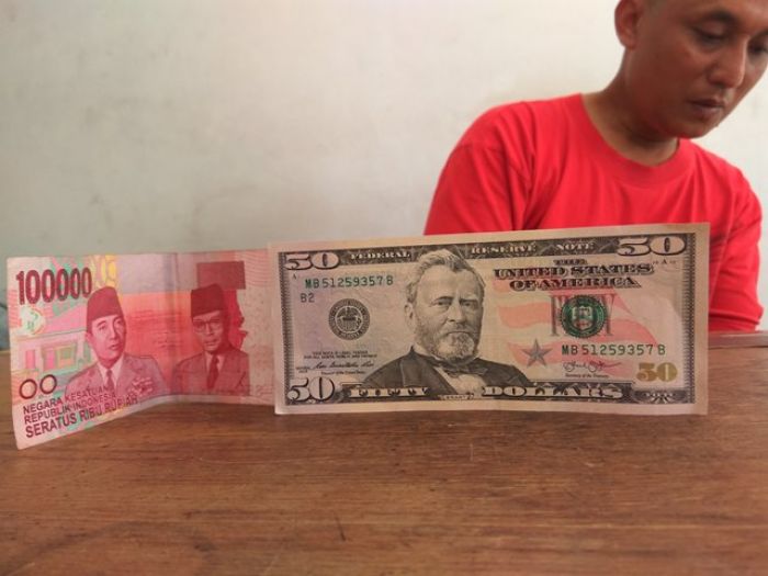 Rupiah, Oh Rupiah, Warnamu Tak Semerah Nilaimu