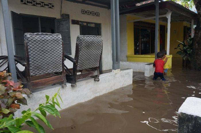 Lima Jam Diguyur Hujan, Sungai Sengon Meluap, Jombang Banjir