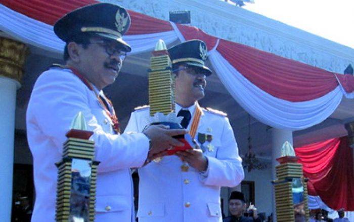 ​Piala Parasamya Purna Karya Nugraha diserahkan ke Pacitan dan Jombang