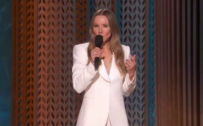 Kristen Bell Buka SAG Awards dengan Memarodikan Lagu Do You Want to Build a Snowman