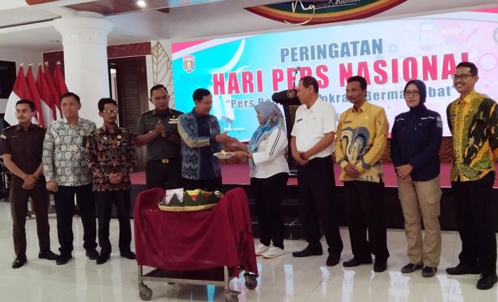 PWI Ngawi Peringati HPN 2023 Secara Sederhana, Tumpengan di Pendopo Pemkab