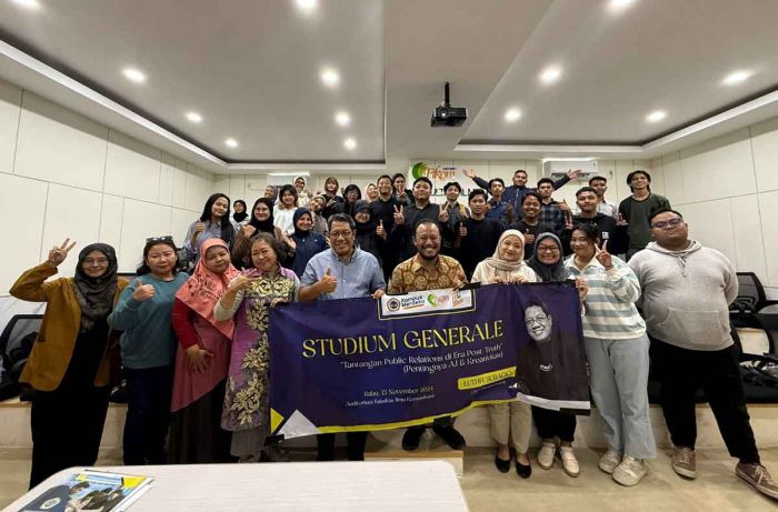 Gelar Studium Generale, Fikom Unitomo Siapkan Lulusan Berkualitas di Era Post-Truth