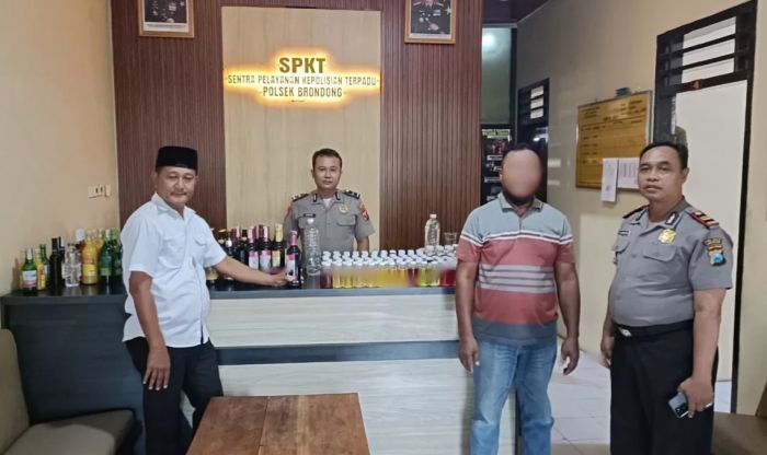 Polsek Brondong Lamongan Gerebek Kios Penjual Miras Ilegal, Ratusan Botol Miras dan Es Moni Disita