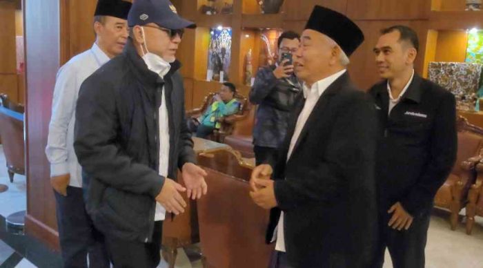 Kunjungi Ponpes Al Khoziny, Menko Zulhas Minta Satu Mobil dengan Kiai Asep, Tapi...