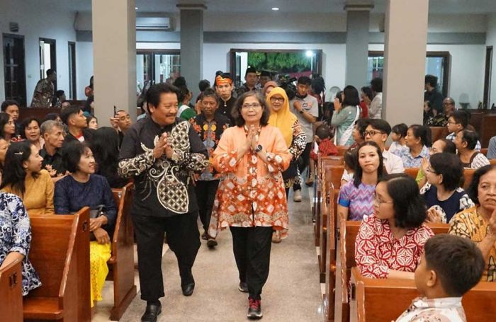 Bersama FKUB dan Kepala Kemenag, Pj Wali Kota Kediri Kunjungi Gereja di Hari Natal 2024