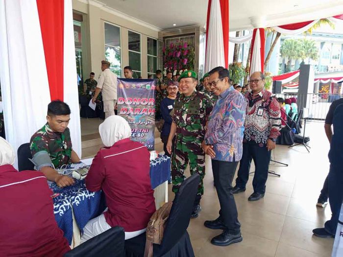 Meriahkan HUT Kota Batu, TNI dan PMI, Ratusan Warga Ikut Cek Kesehatan Gratis dan Donor Darah