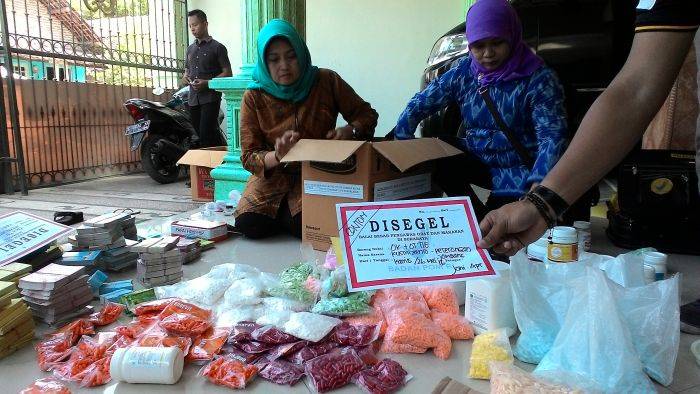 Produsen Obat Racikan di Jombang Hanya Lulusan SMP, Petugas Telusuri Pengedar Utama