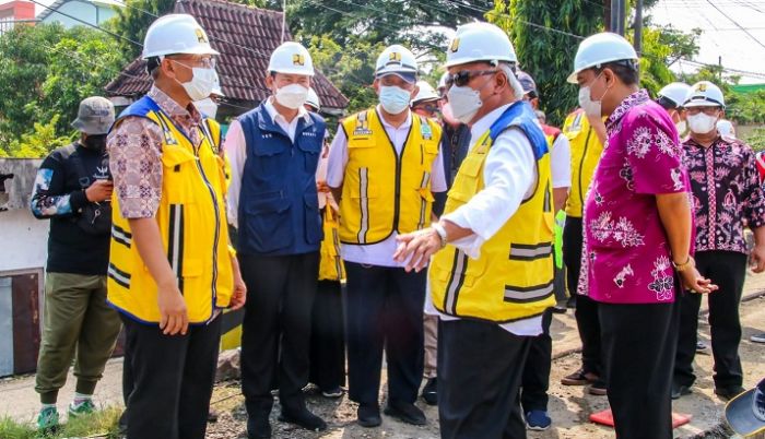    Tinjau Perbaikan Jembatan Ngaglik I di Lamongan, Menteri PUPR: H-10 Lebaran Sudah Bisa Dibuka