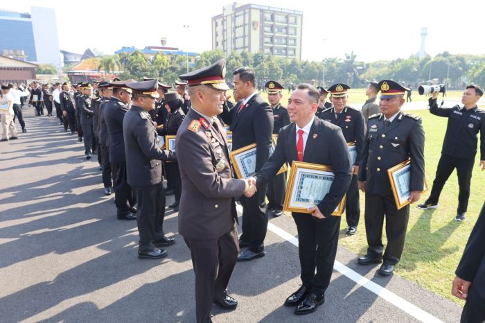 Kasubdit II Ditresnarkoba Polda Jatim Terima 5 Penghargaan Dari Kapolda