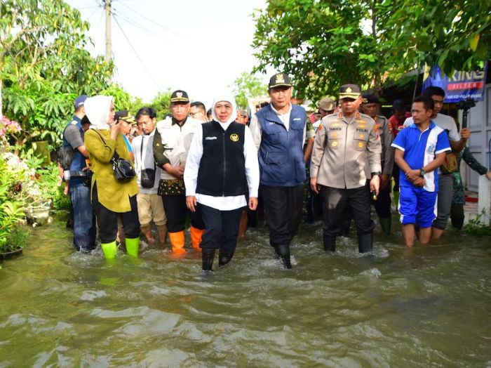 Apresiasi Khofifah di Hari Sukarelawan Internasional: Garda Depan Penanganan Bencana dan Kemiskinan