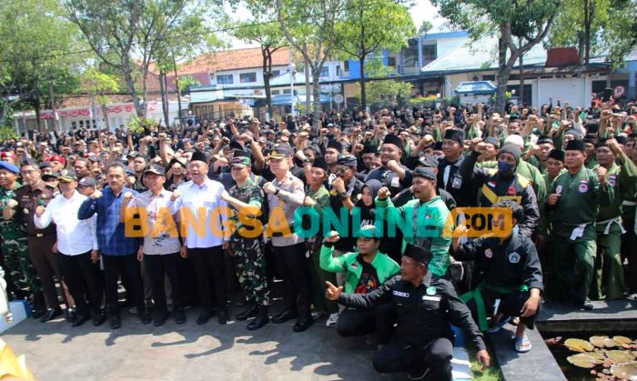 Ribuan Warga Ikuti Apel Jogo Tulungagung, Teguhkan Komitmen Tolak Anarkisme Ribuan Warga Ikuti Apel Jogo Tulungagung, Teguhkan Komitmen Tolak Anarkisme