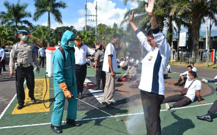 Cegah Covid-19, Personel Polres Batu Dijemur 30 Menit