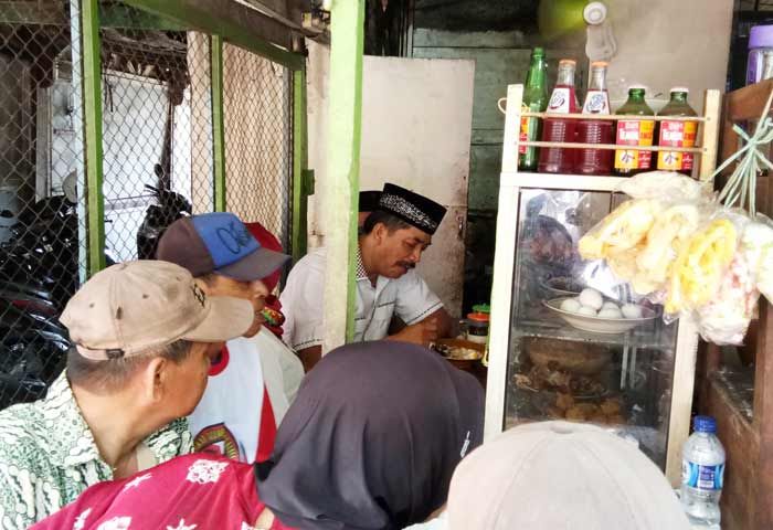 Serap Aspirasi Masyarakat, Gus Syaf Sarapan Bareng Warga di Pasar Senggol