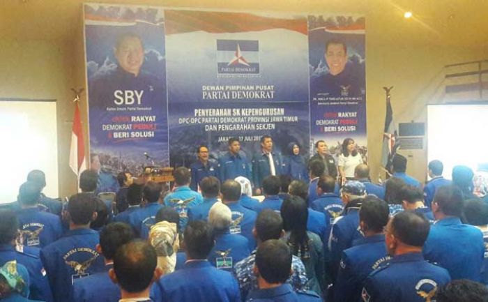 Serahkan SK Pengurus DPC se-Jatim, Demokrat Target Menang Pemilu di Jatim