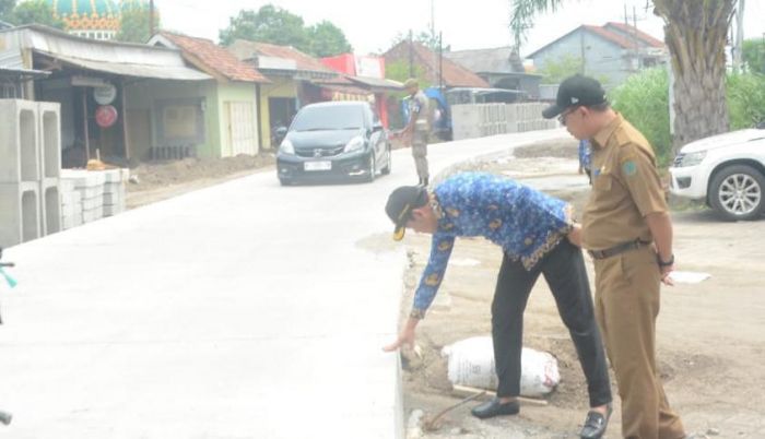 Pastikan Rampung Total, Plt Bupati Sidoarjo Sidak Pengerjaan Betonisasi Jalan