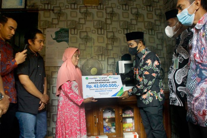 Wakil Wali Kota Pasuruan Serahkan Santunan JKM kepada Dua Ahli Waris Driver Ojol