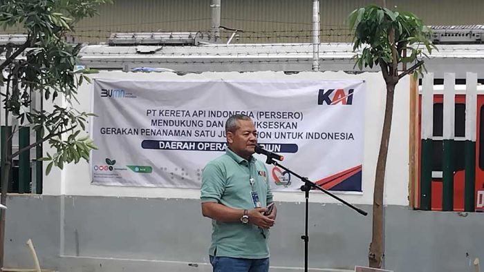 Peduli Terhadap Lingkungan, PT KAI Daop 7 Tanam 653 Pohon di 34 Lokasi