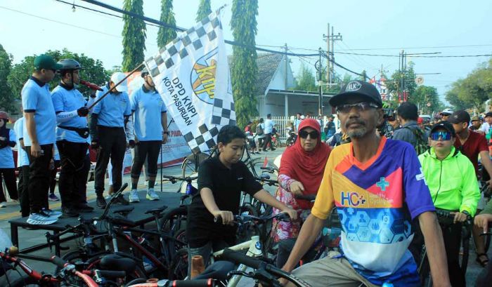 Gowes Kemerdekaan Pemkot Pasuruan dan KNPI Semarakkan HUT ke-80 RI