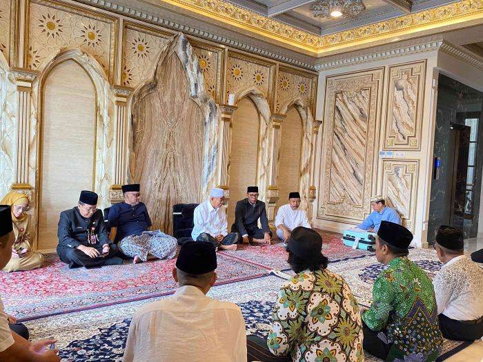 Gubernur Khofifah Tandatangani Rekom Pengusulan Kiai Yusuf Hasyim sebagai Pahlawan Nasional