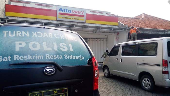 Maling di Sidoarjo Terekam CCTV Bawa Karung dan Gasak Barang Dagangan Minimarket