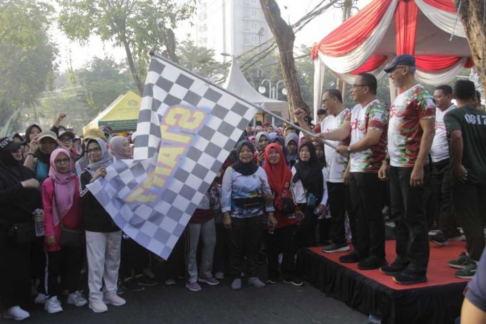 Berangkatkan Peserta Jalan Sehat Harkopnas ke-78, Wabup Gresik: Pemkab Tumbuh Bersama Koperasi Berangkatkan Peserta Jalan Sehat Harkopnas ke-78, Wabup Gresik: Pemkab Tumbuh Bersama Koperasi