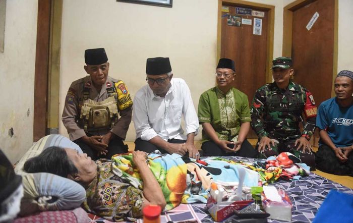 Wakil Wali Kota Kediri Beri Bantuan Paket Sembako ke 30 Eks ODGJ di Kelurahan Ngampel