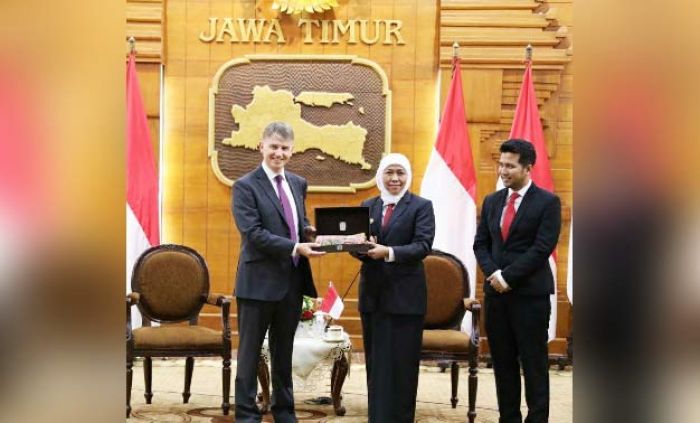 ​Inggris Siapkan Investasi Rp 50 T untuk Indonesia, Dubes Owen MOU dengan Gubernur Khofifah