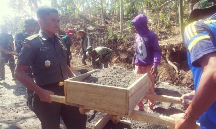 Kasdim 0818 Malang-Batu Terjun Langsung Bantu Rabat Jalan