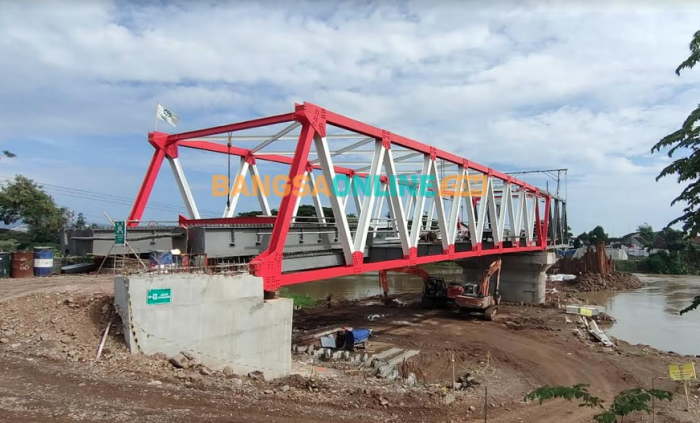 Pembangunan Jembatan Jongbiru Kediri Diperkirakan Meleset dari Target Penyelesaian