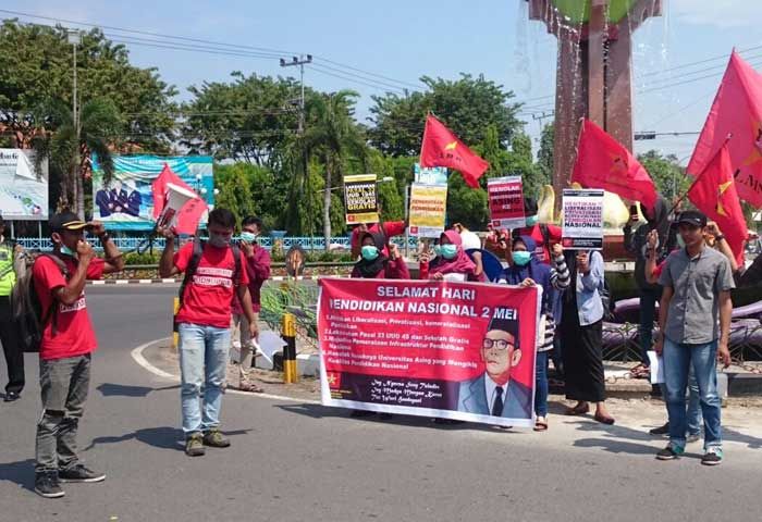 Peringati Hardiknas, Mahasiswa di Tuban Demo Kantor DPRD