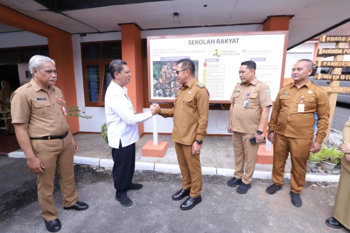 Sekolah Rakyat 14 Kota Batu Resmi Beroperasi, Wali Kota Nurochman: Pastikan Siswa Aman dan Nyaman Sekolah Rakyat 14 Kota Batu Resmi Beroperasi, Wali Kota Nurochman: Pastikan Siswa Aman dan Nyaman