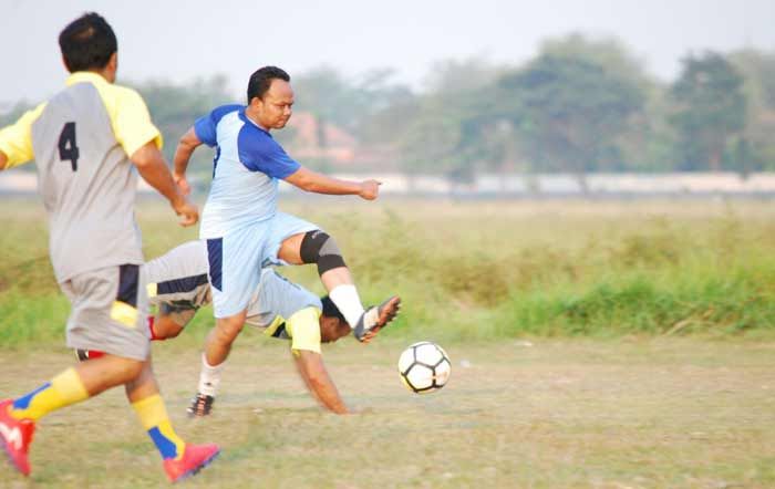 Laga Sepakbola U-45 Jadi Hiburan Gratis Warga Sukodono Sidoarjo