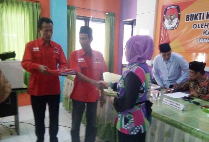 Serahkan Berkas Verifikasi Parpol ke KPUD, PDIP Lamongan Optimis Tambah Kursi di Pileg