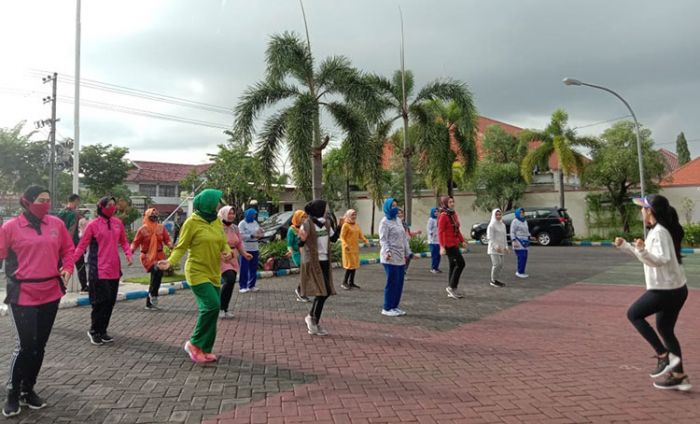 Peringati Hari Ibu ke-92, Dharmayukti Karini Cabang Bangkalan Gelar Senam Sehat